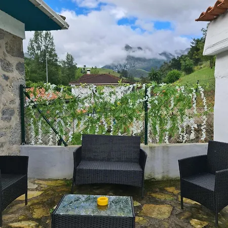 Сasa de vacaciones La Casa Azul, Un Oasis De Calma, Vistas Impresionantes Con Piscina, Saltador, Barbacoa Y Acceso Al Rio Ason Ramales de la Victoria