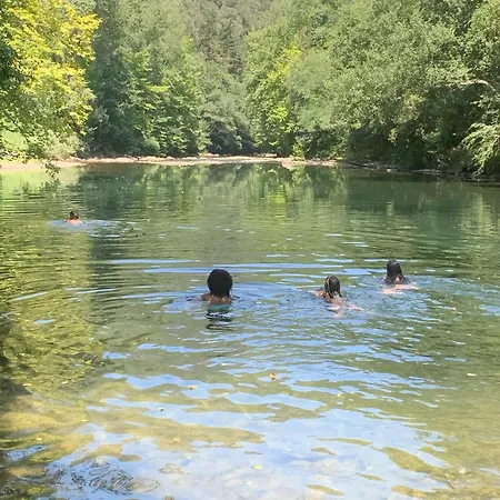 Сasa de vacaciones La Casa Azul, Un Oasis De Calma, Vistas Impresionantes Con Piscina, Saltador, Barbacoa Y Acceso Al Rio Ason Ramales de la Victoria