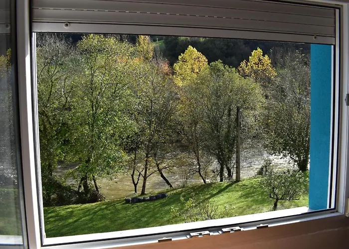 Holiday home La Casa Azul, Un Oasis De Calma, Vistas Impresionantes Con Piscina, Saltador, Barbacoa Y Acceso Al Rio Ason Ramales de la Victoria