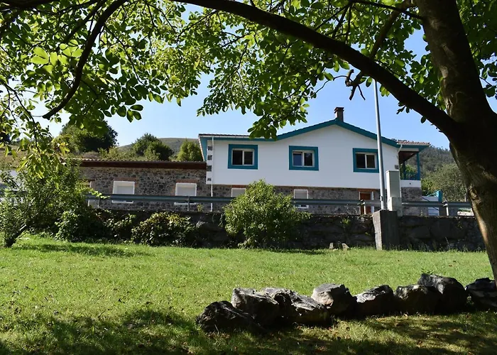 Holiday home La Casa Azul, Un Oasis De Calma, Vistas Impresionantes Con Piscina, Saltador, Barbacoa Y Acceso Al Rio Ason Ramales de la Victoria