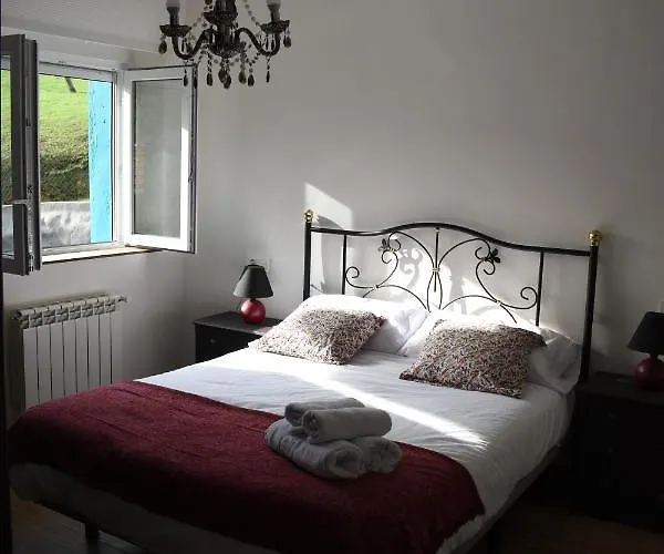 Holiday home La Casa Azul, Un Oasis De Calma, Vistas Impresionantes Con Piscina, Saltador, Barbacoa Y Acceso Al Rio Ason Ramales de la Victoria